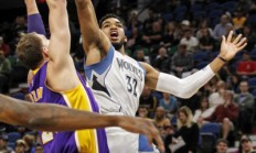 1xbet体育登录入口-狼队坐镇主场，三球大胜对手积分拉开差距