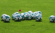 1xbet体育官网入口-足球场上精彩对决，双方实力均衡