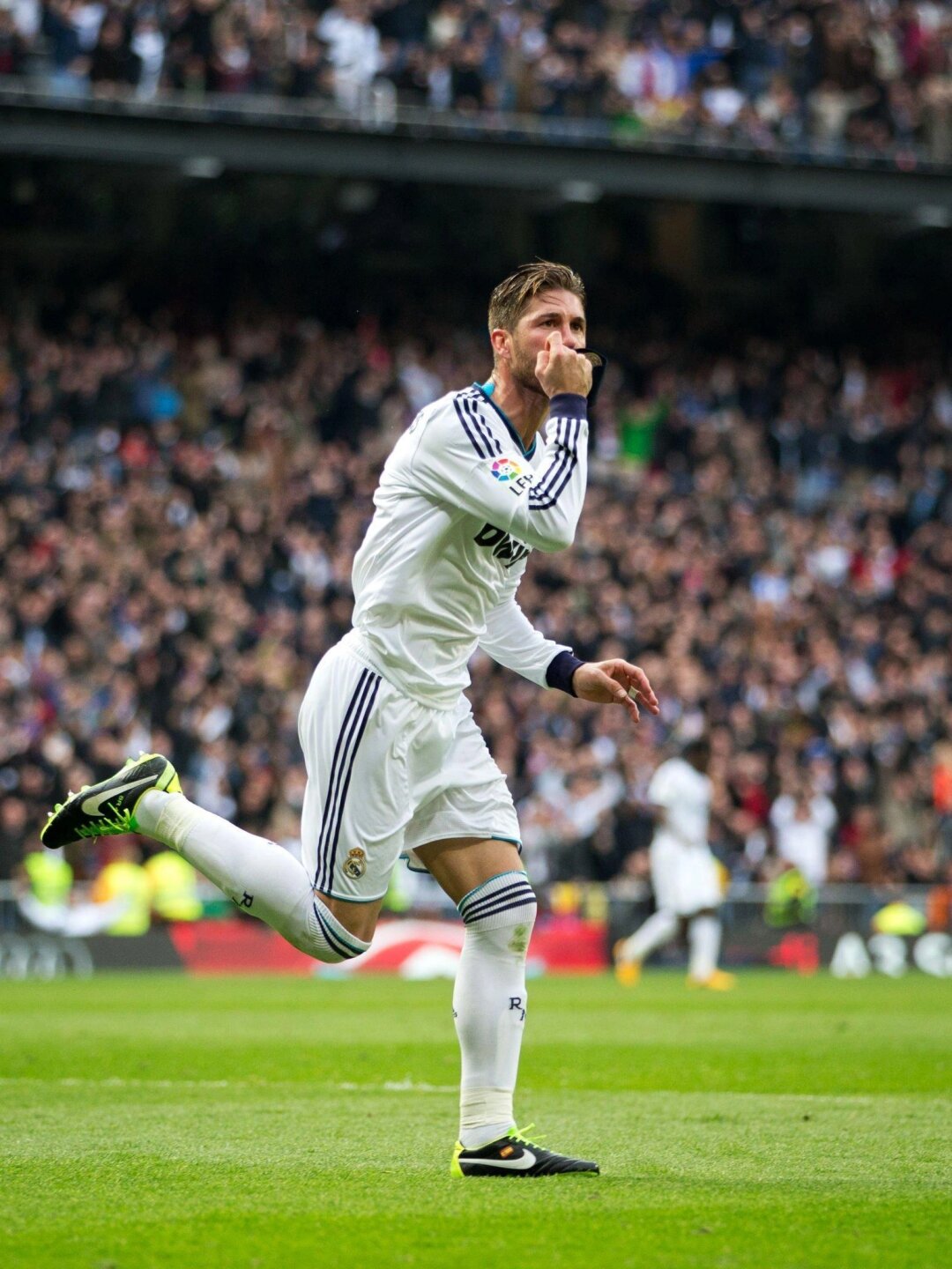 球员们在场上展现出色的个人特点，球风各异