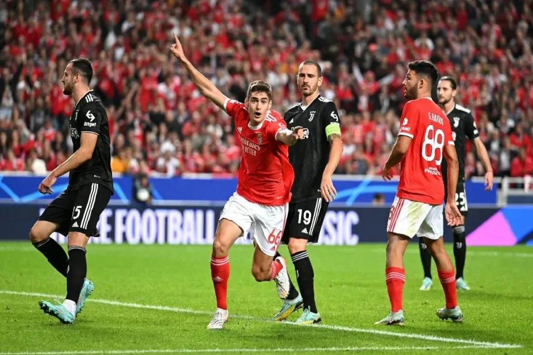 摩纳哥客场战平巴黎FC，与对手握手言和的简单介绍