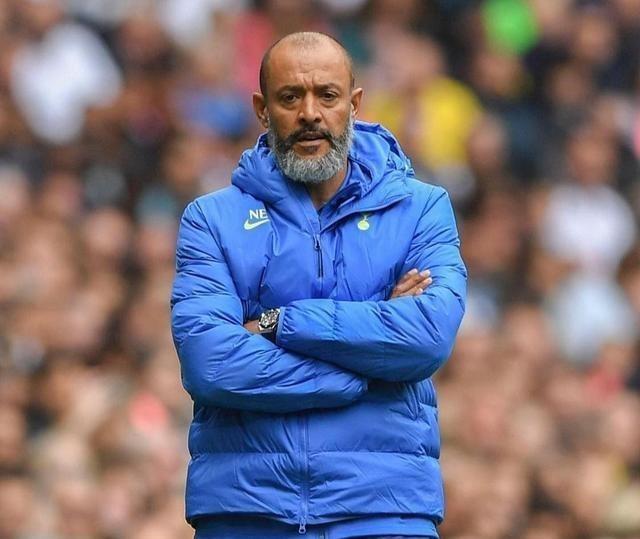 包含公牛队教练凯恩表示球队正在调整的词条