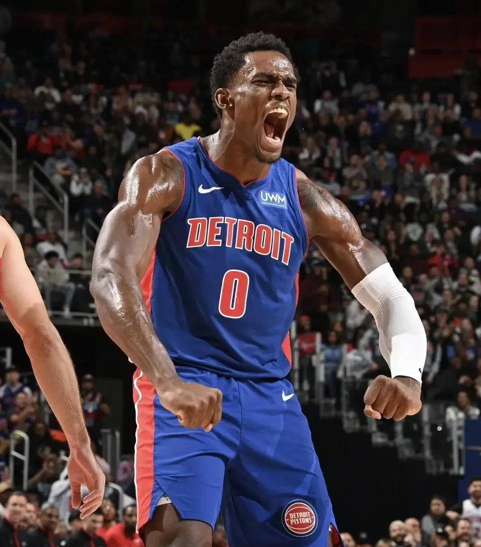 快船不敌猛龙,主场告负 快船不敌猛龙,主场告负