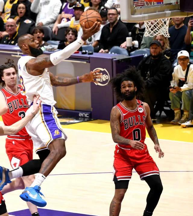 雄鹿不敌国王遭遇连败