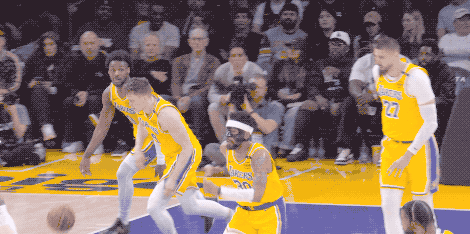 关于湖人再次大胜雄鹿,戴维斯全场高效发挥的信息 关于湖人再次大胜雄鹿,戴维斯全场高效发挥的信息