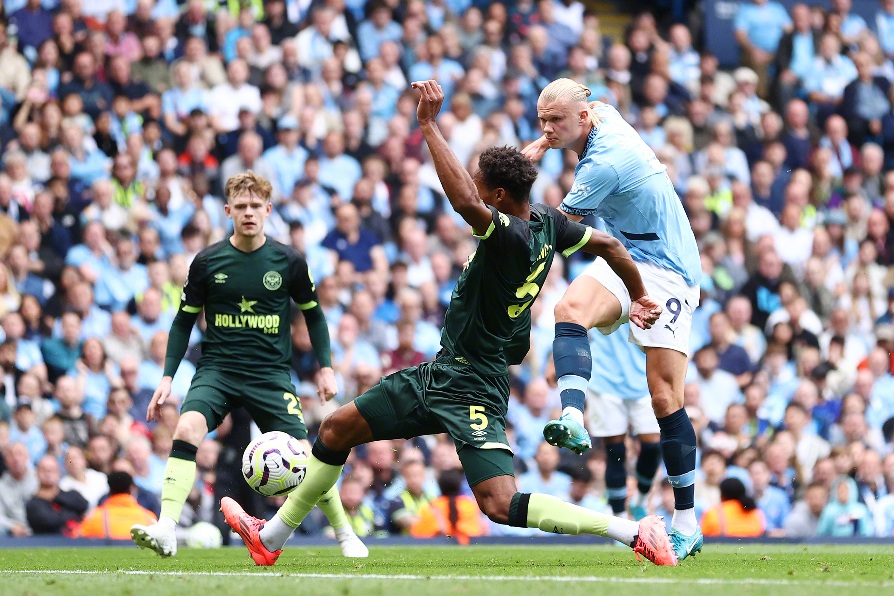 包含曼城巴黎梅开二度，英超法甲双雄狂胜的词条