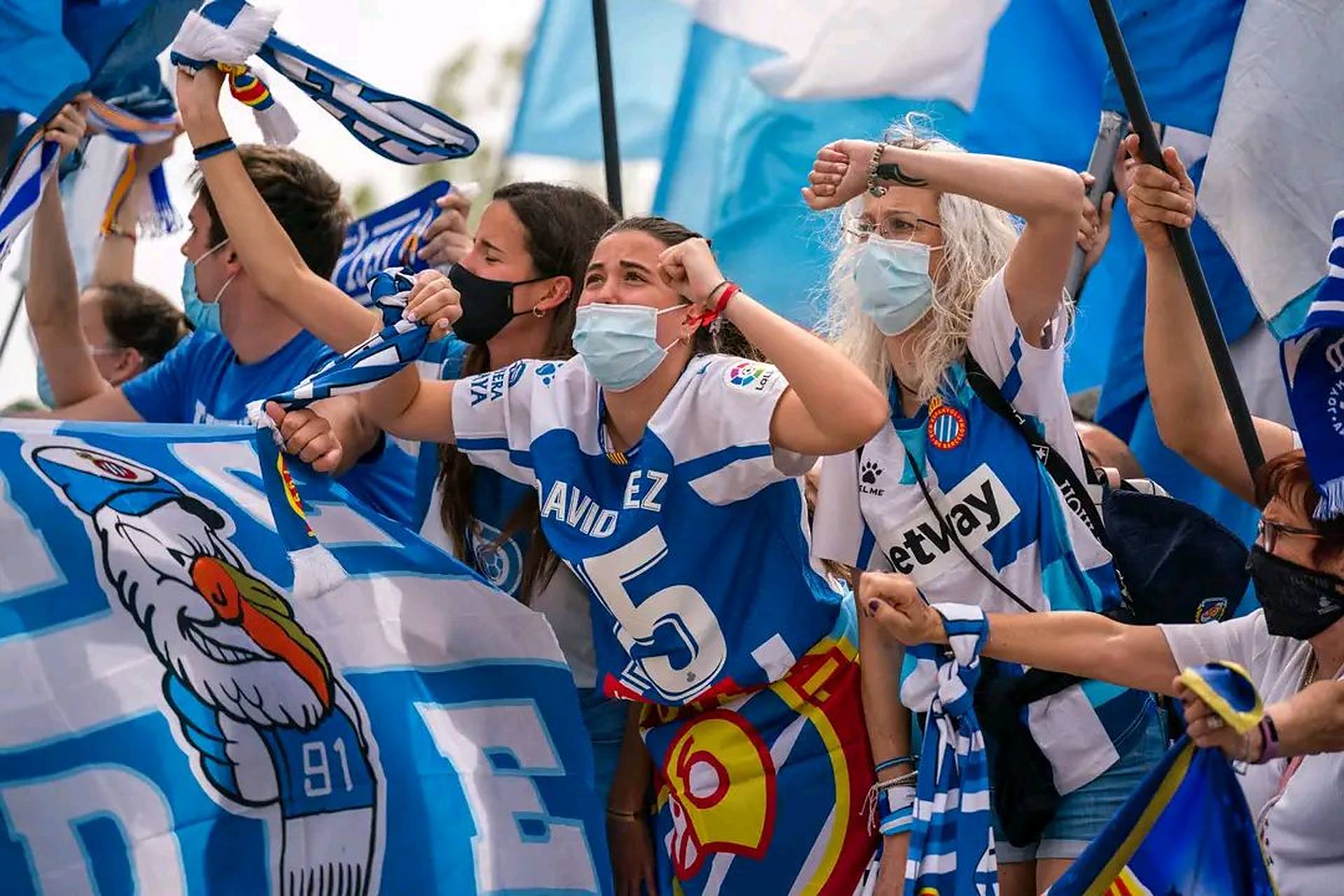 西甲球队全员集体慈善活动，展现团结力量的简单介绍