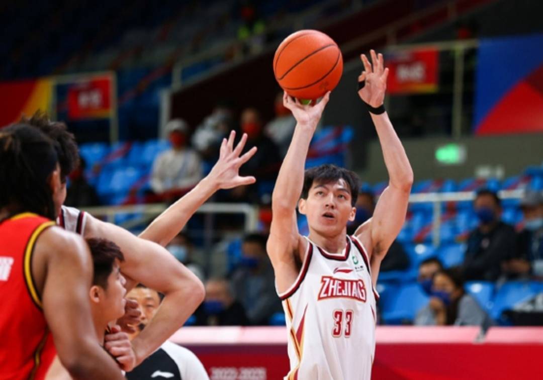 包含汉堡球队披荆斩棘，全力备战接下来赛程的词条